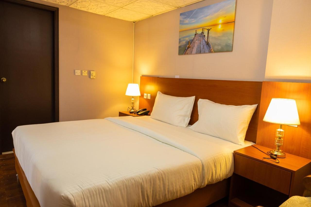 Three 888 Hotel Dubai Exterior photo