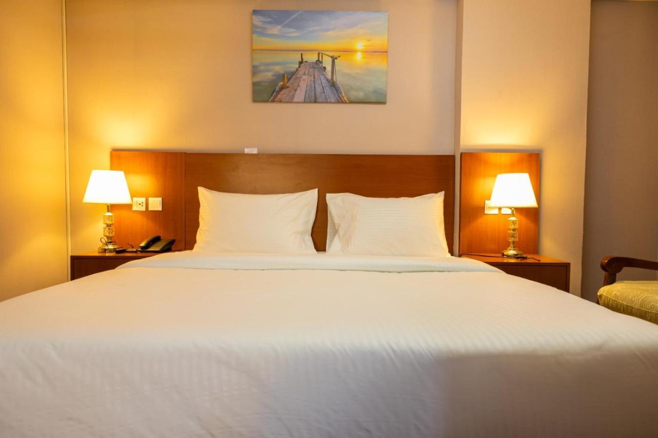 Three 888 Hotel Dubai Exterior photo