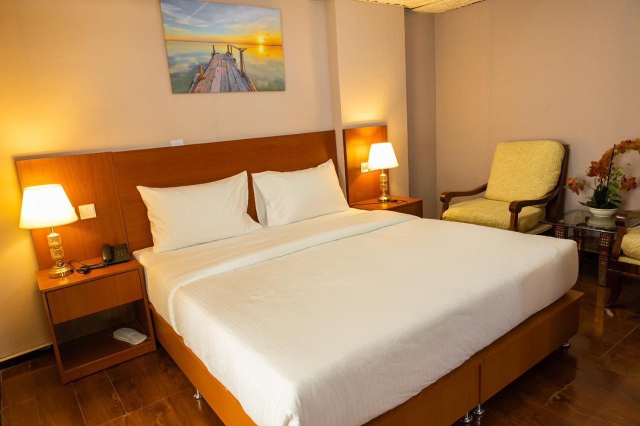 Three 888 Hotel Dubai Exterior photo